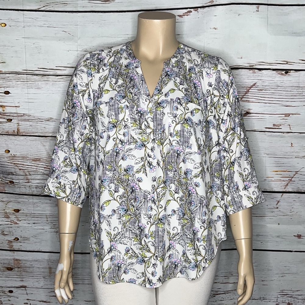 Torrid Size 1 Floral Print Split V-Neckline Roll Tab Sleeve Harper Blouse Top